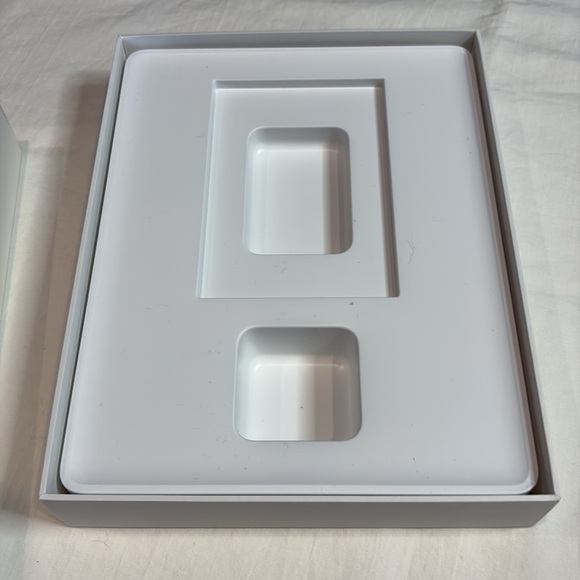 Apple Black iPad Tablet 32GB Empty Box & Apple Stickers - Picture 5 of 6